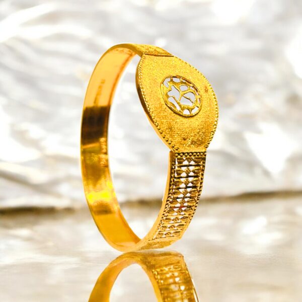 Vibrant Aura Bangle - Image 3