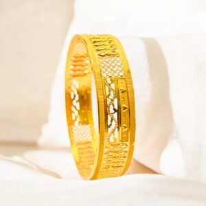 Radiant Swirl Bangle
