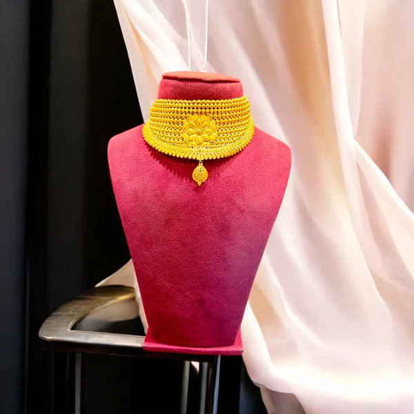 Minimalist 22kt Gold Choker Necklace - Image 4