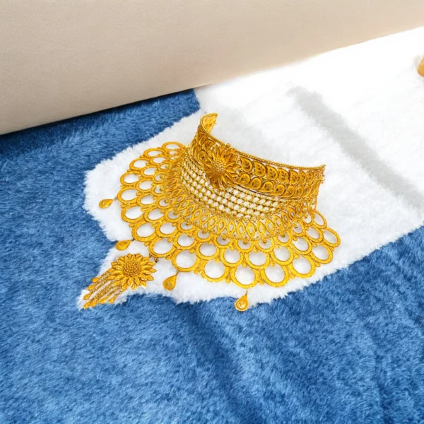 Modern 22kt Gold Choker Necklace - Image 4