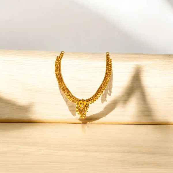 Regal Radiance Necklace - Image 3
