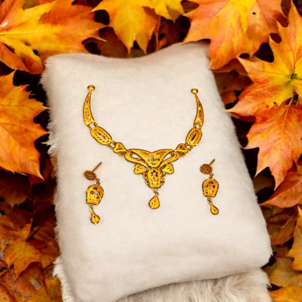 Glorious Gild Necklace - Image 3