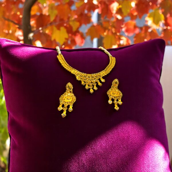 Bold Link Short Gold Necklace