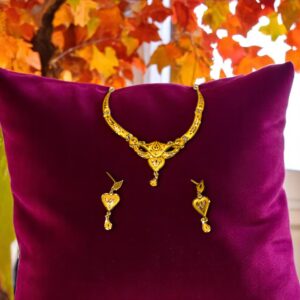 Heart Whisper Short Gold Necklace