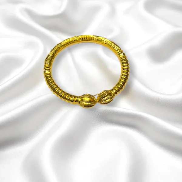 Adjustable Clip Lock Gold Cover Bangle - Image 4