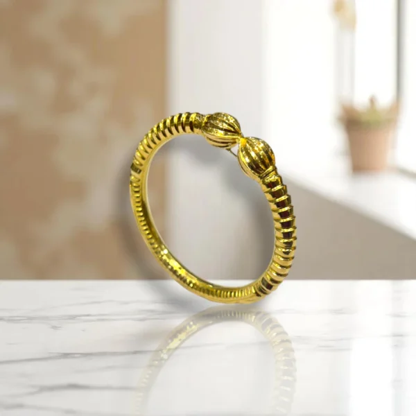 Adjustable Clip Lock Gold Cover Bangle - Image 3